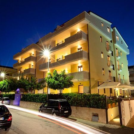Residence La Guirita 托尔托雷托 外观 照片